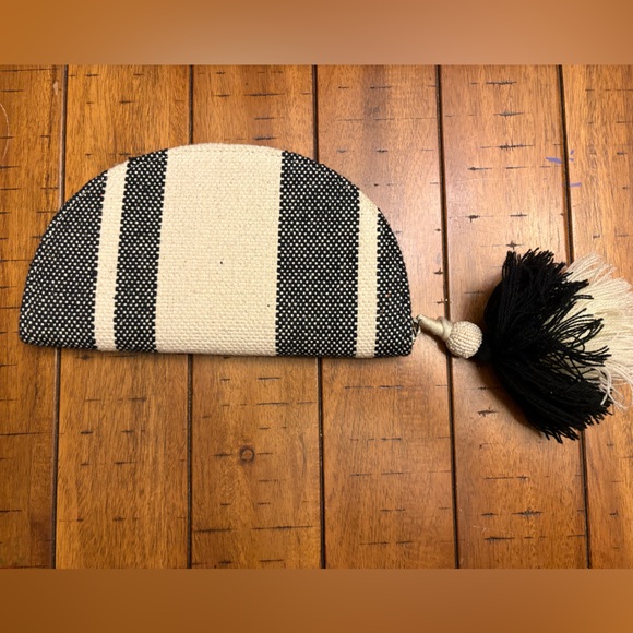 Universal Thread Black and Cream Clutch with Tassel - Picture 2 of 4